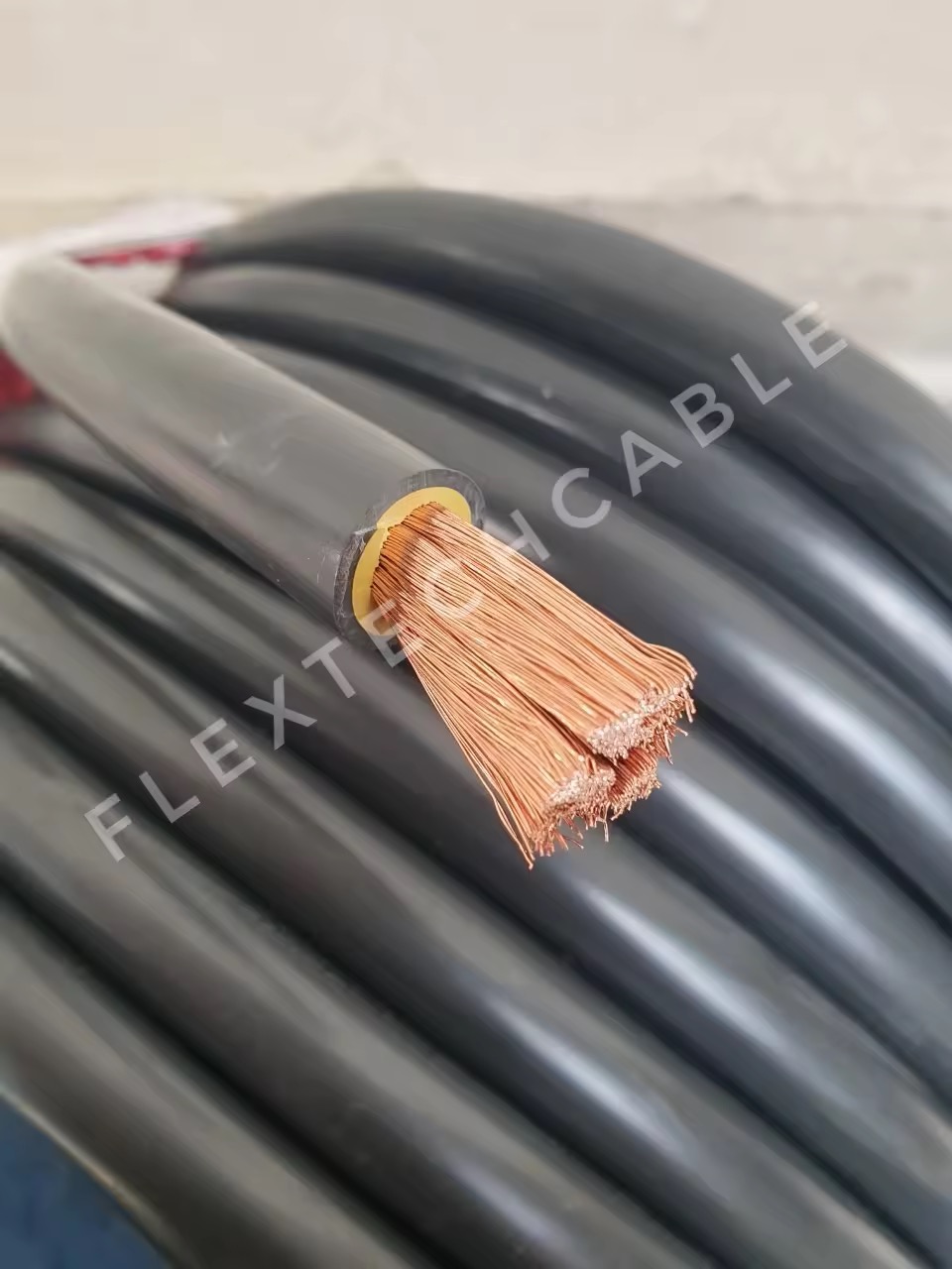 สายไฟแท้ สายเชื่อมทองแดงเต็ม BIFLEX (Premium Welding Cable) สีดำ 35 sq.mm 1121/0.20